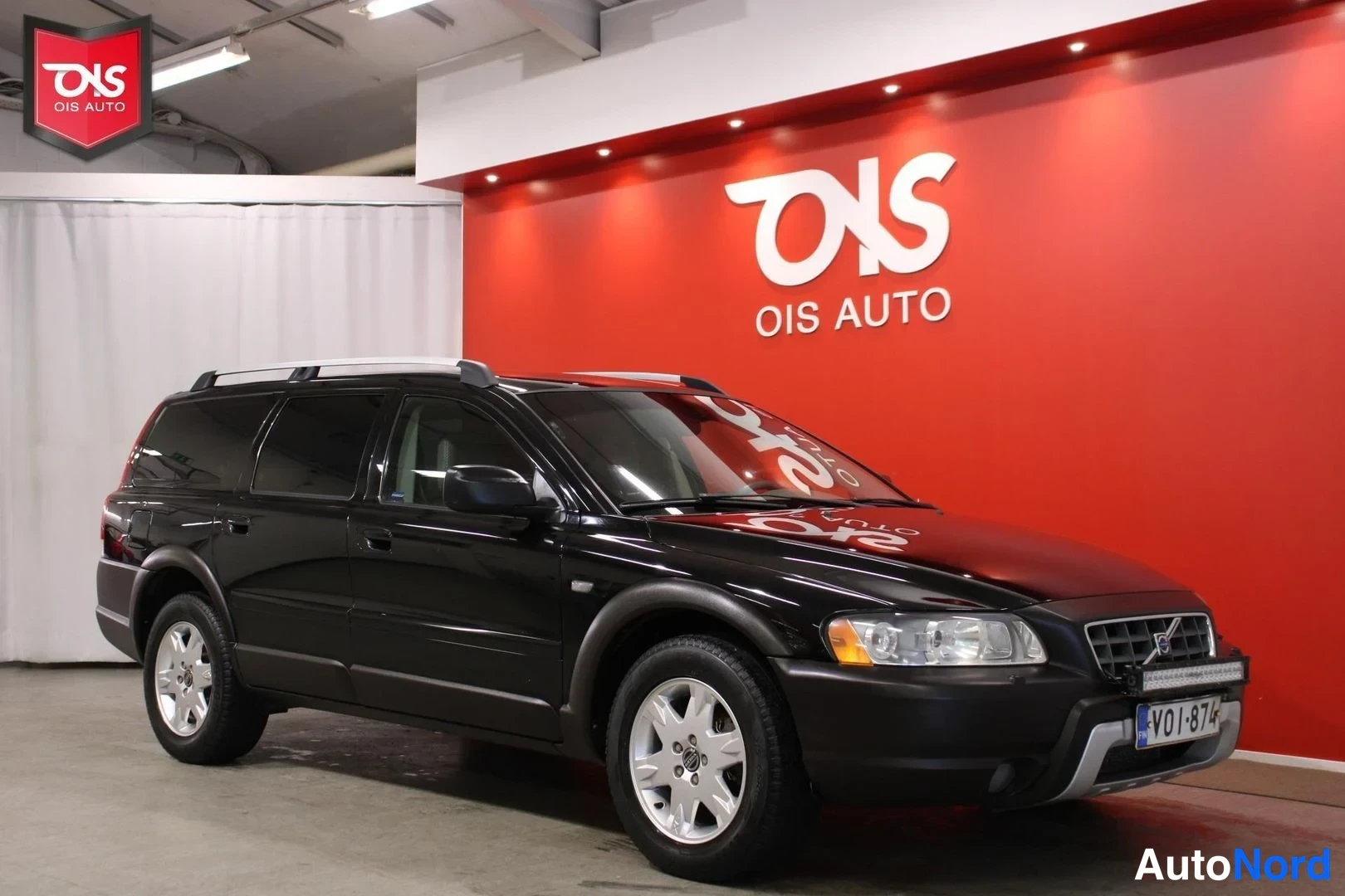 Musta Volvo XC70 2006, etuviisto, keula oikealle, kuva 4