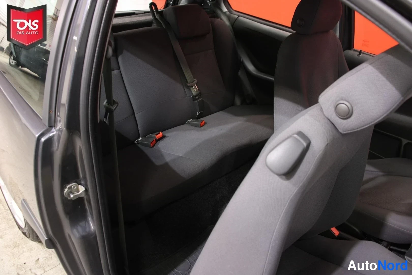 Harmaa Fiat Punto 2005, takaistuimet, kuva 13