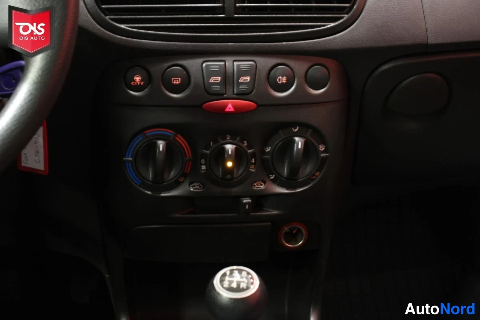 Harmaa Fiat Punto 2005, yksityiskohta, kuva 14