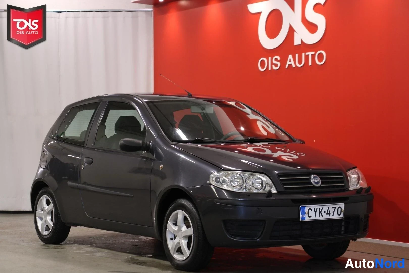 Harmaa Fiat Punto 2005, etuviisto, keula oikealle, kuva 2