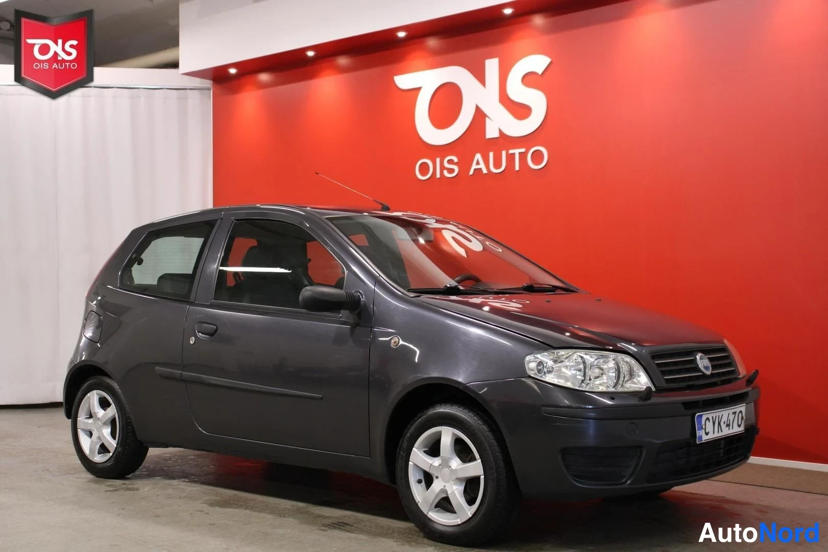 Harmaa Fiat Punto 2005, etuviisto, keula oikealle, kuva 3