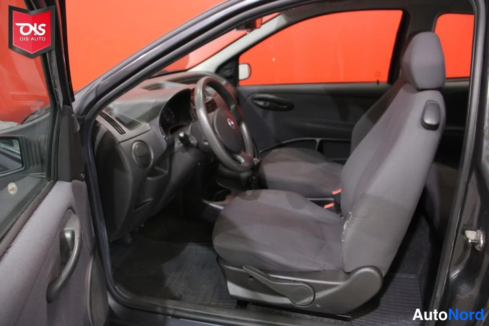 Harmaa Fiat Punto 2005, etuistuimet, kuva 11