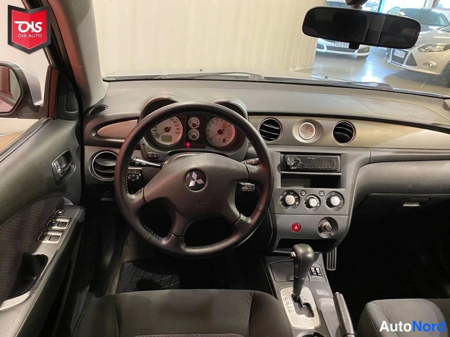 Harmaa Mitsubishi Outlander 2006, ohjaamo, kuva 9