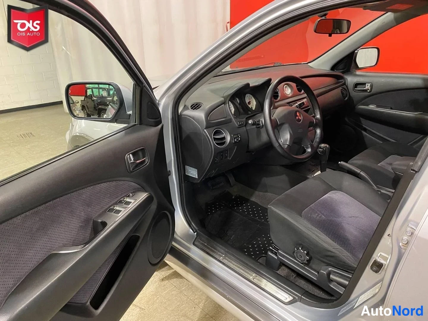 Harmaa Mitsubishi Outlander 2006, ohjaamo, kuva 7