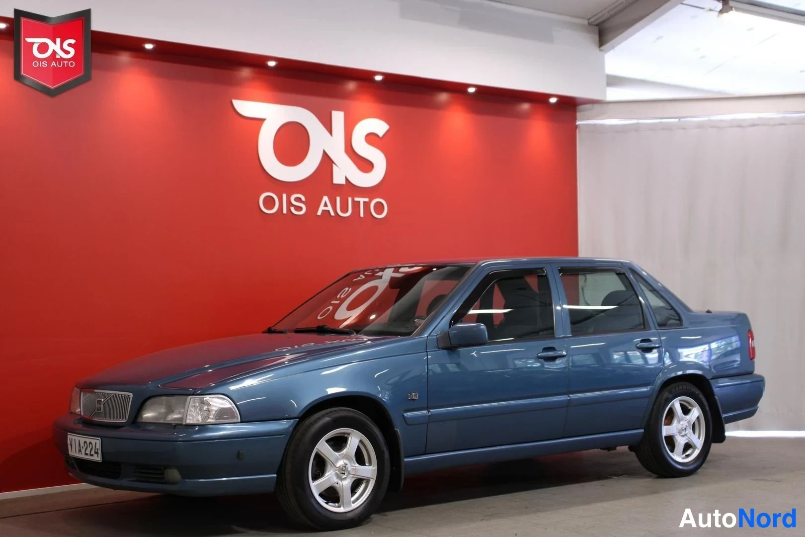 Sininen Volvo S70 1998, etuviisto, keula vasemmalle, kuva 2