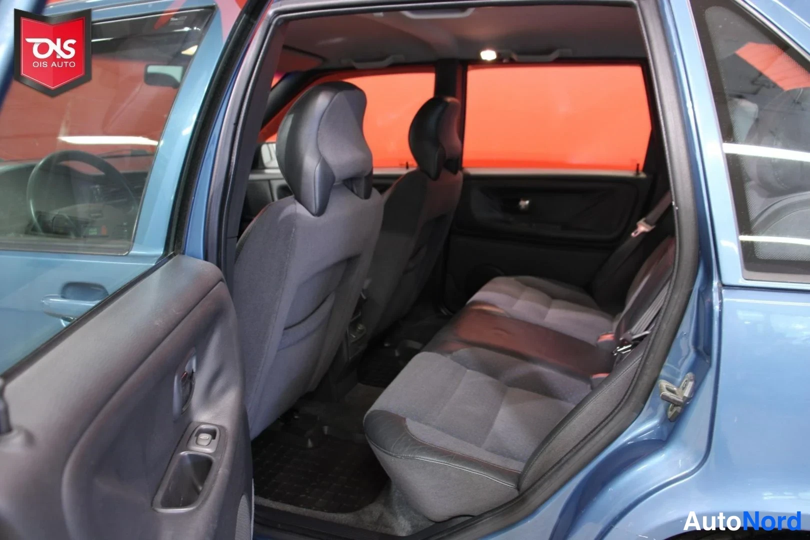 Sininen Volvo S70 1998, takaistuimet, kuva 14