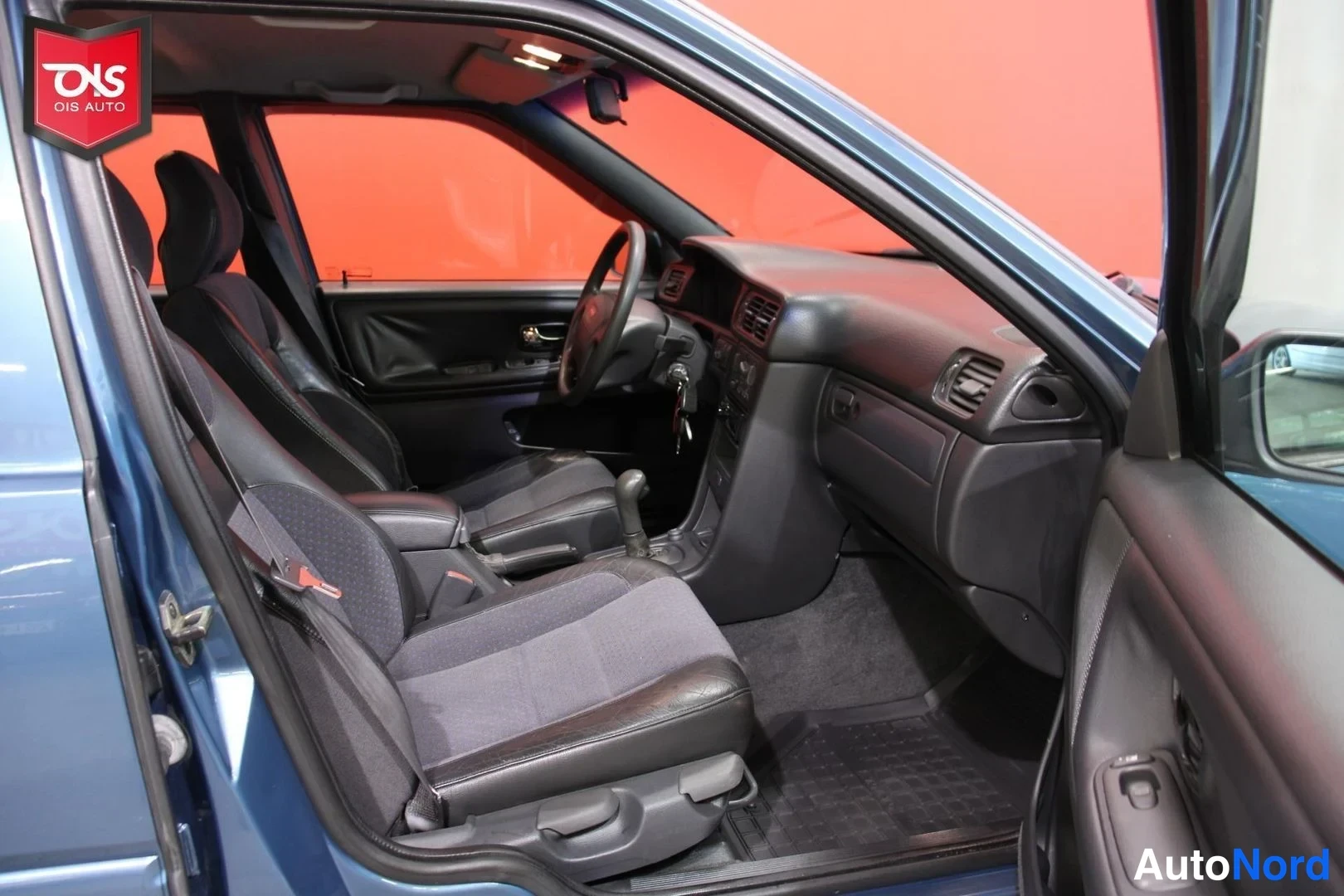Sininen Volvo S70 1998, ohjaamo, kuva 10