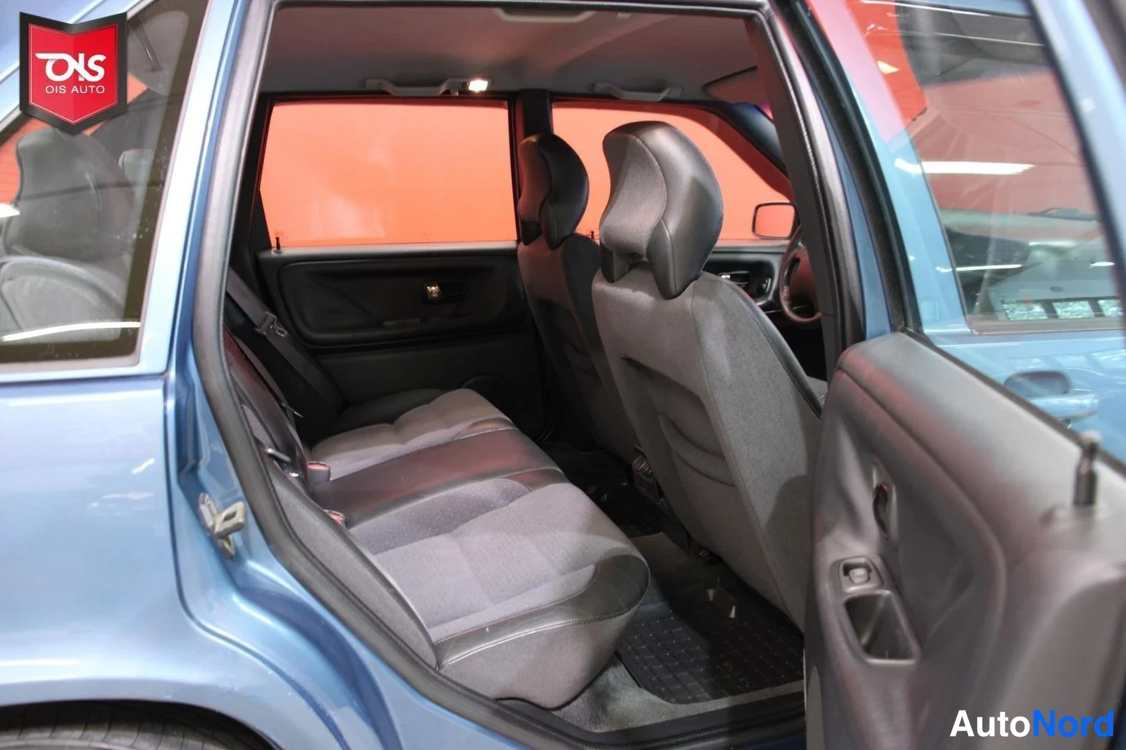 Sininen Volvo S70 1998, takaistuimet, kuva 15