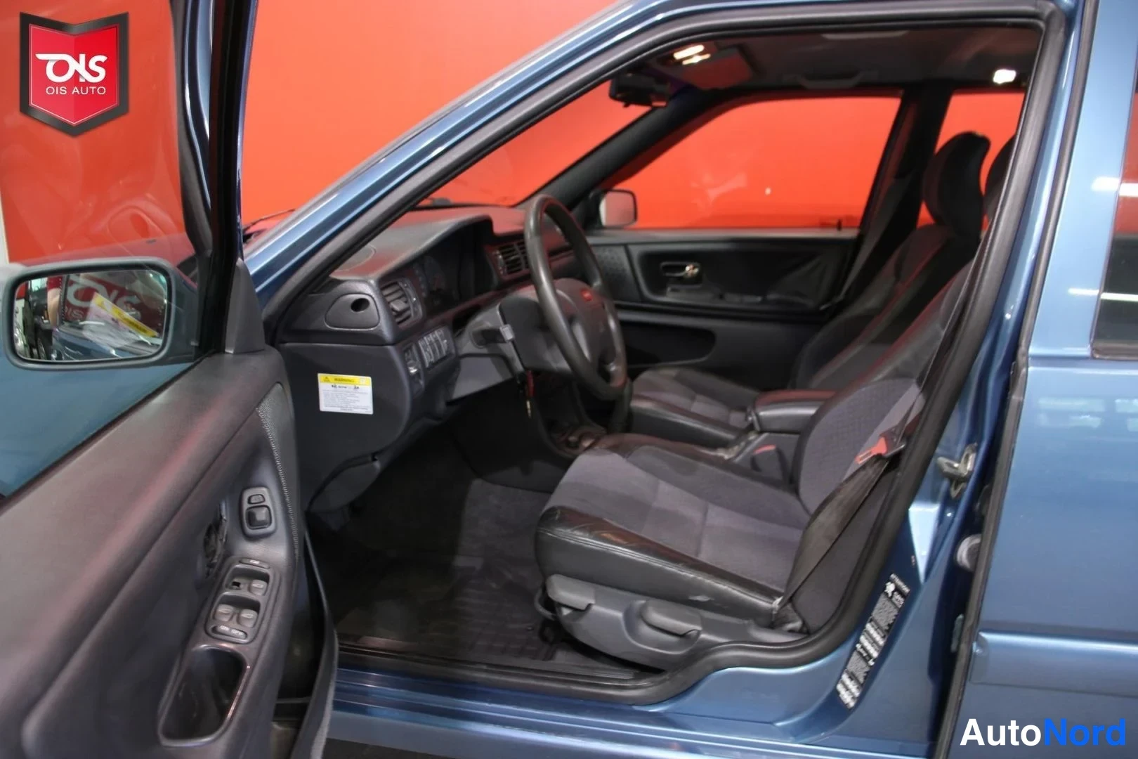 Sininen Volvo S70 1998, ohjaamo, kuva 9
