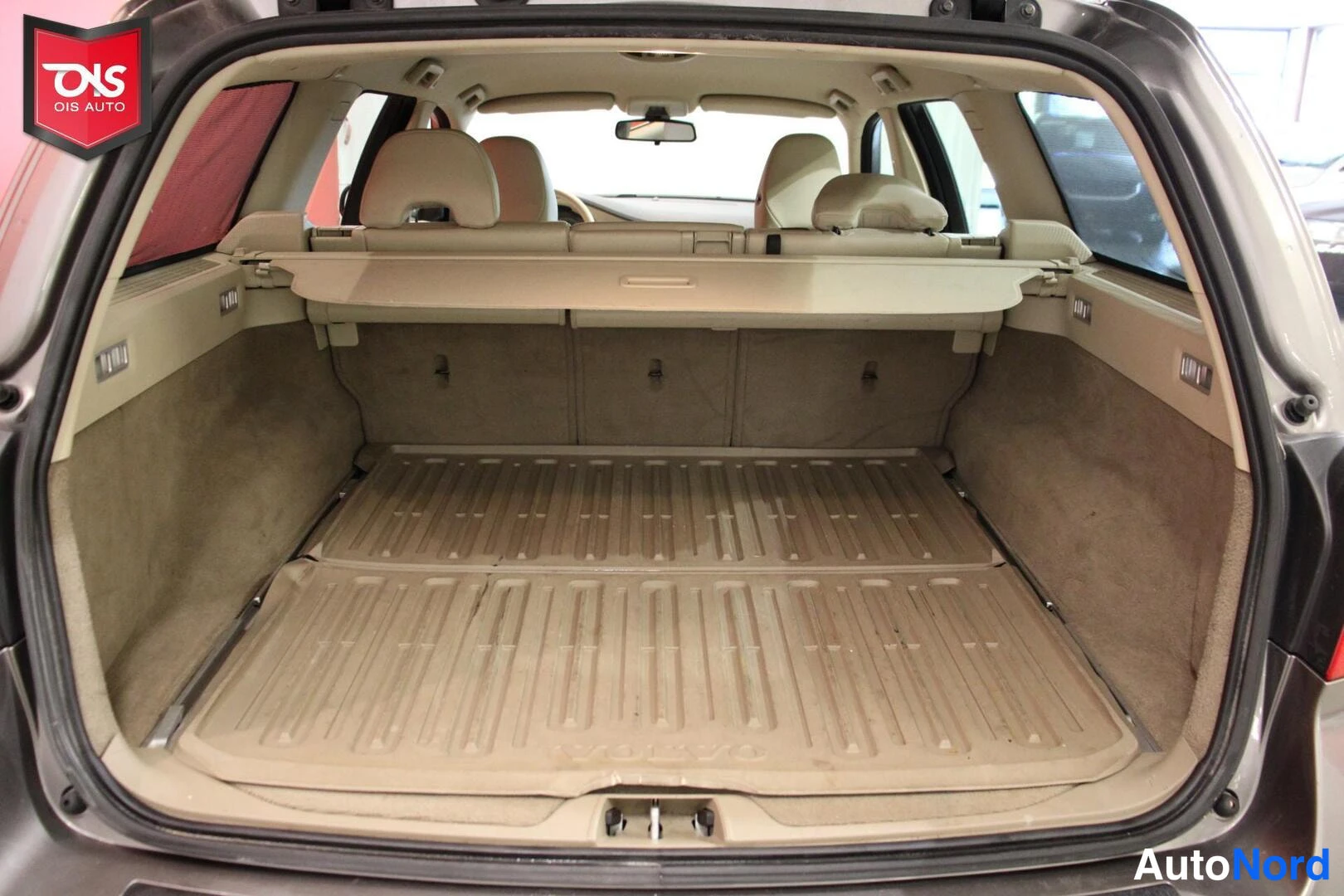 Ruskea Volvo V70 2010, tavaratila, kuva 14