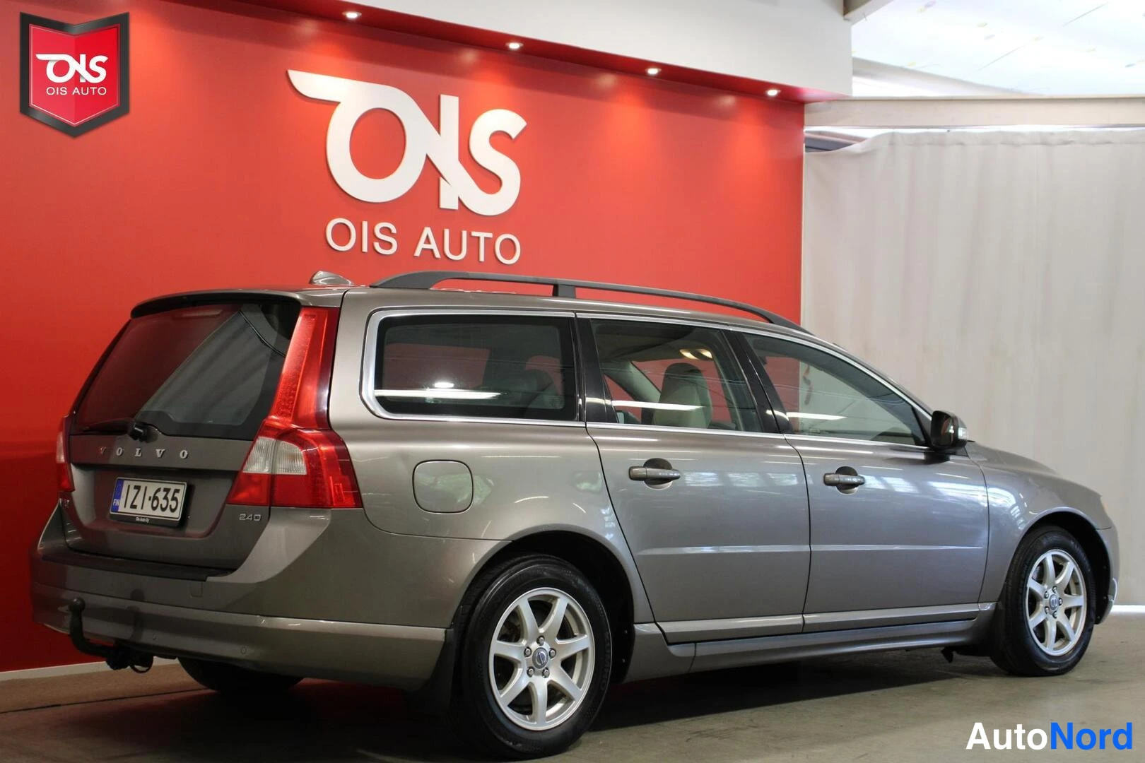 Ruskea Volvo V70 2010, takaviisto, kuva 5