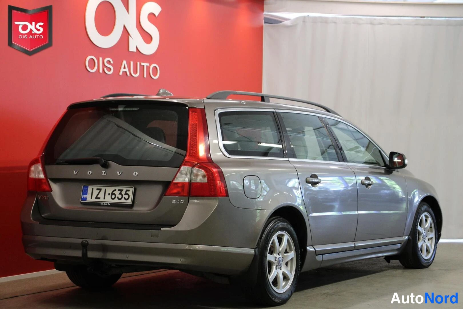 Ruskea Volvo V70 2010, takaviisto, kuva 6