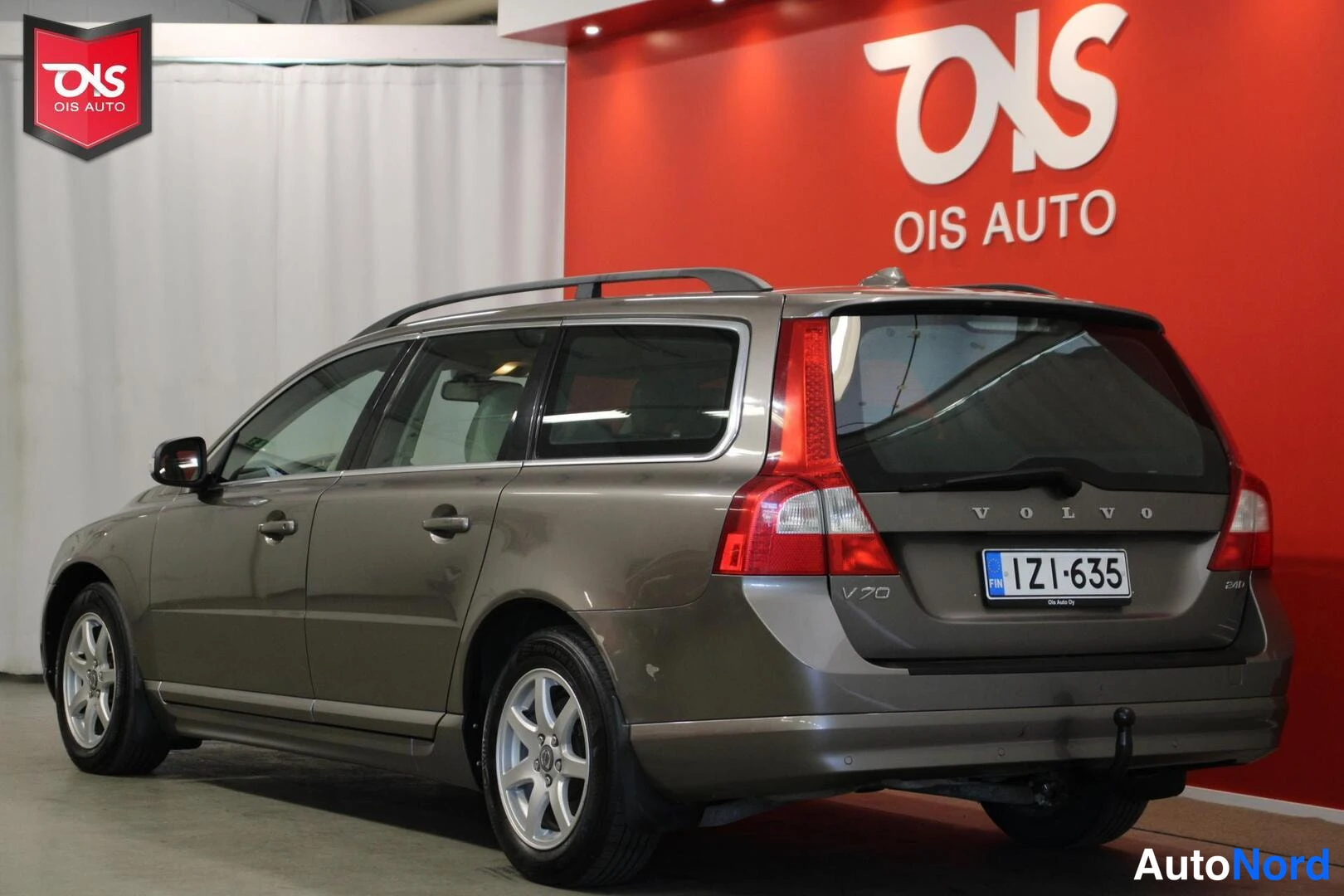 Ruskea Volvo V70 2010, takaviisto, kuva 7