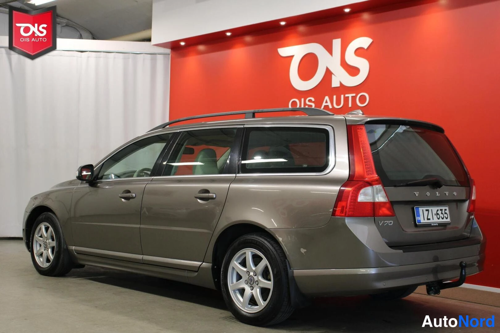 Ruskea Volvo V70 2010, takaviisto, kuva 8