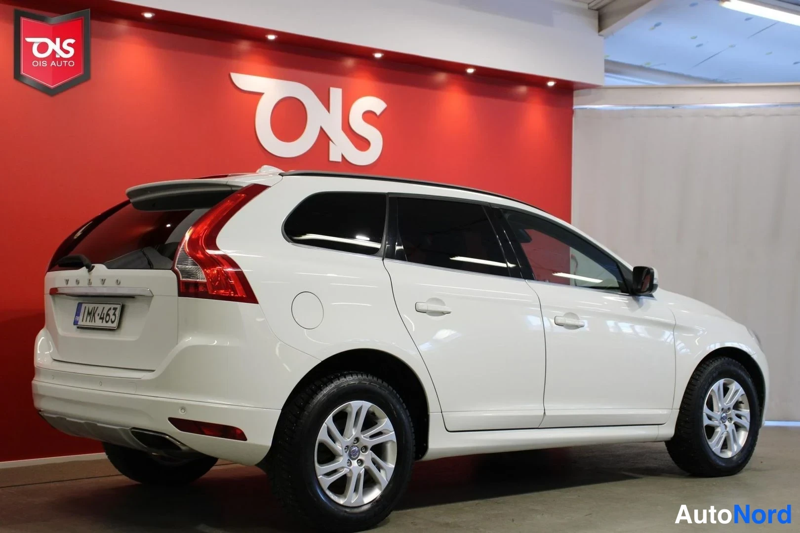 Valkoinen Volvo XC60 2015, takaviisto, kuva 5