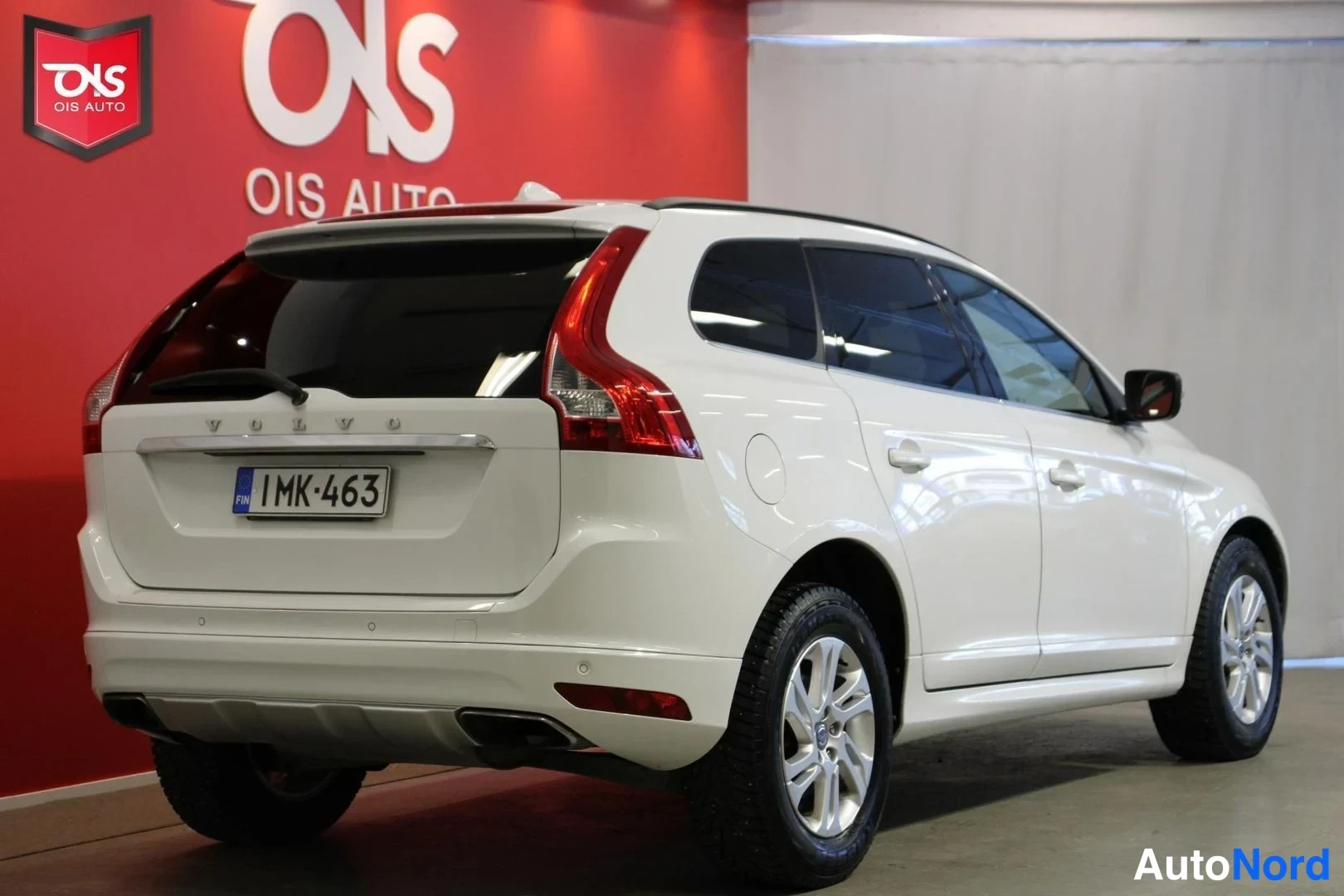 Valkoinen Volvo XC60 2015, takaviisto, kuva 6