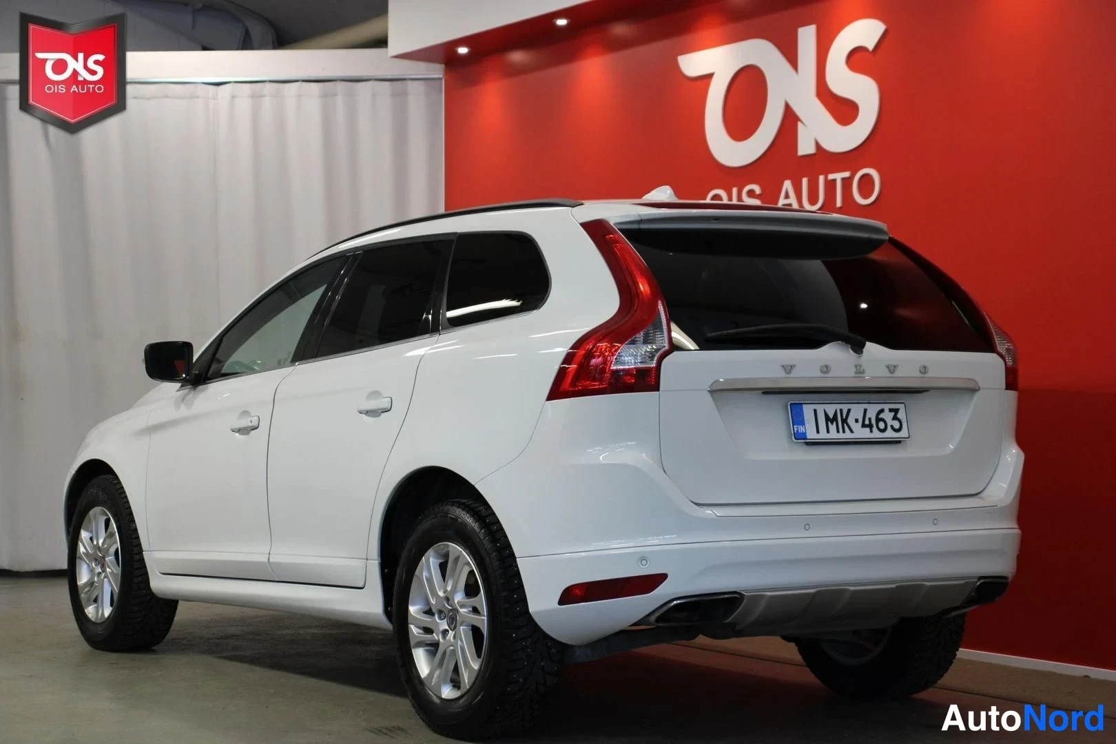 Valkoinen Volvo XC60 2015, takaviisto, kuva 7