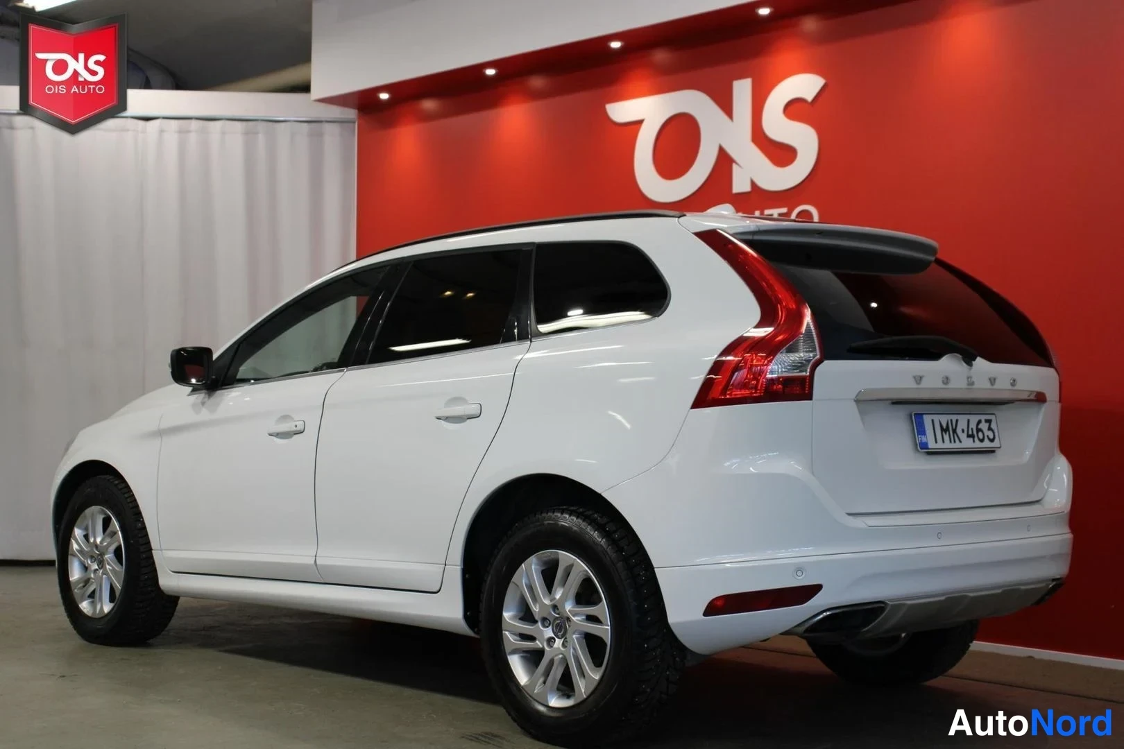 Valkoinen Volvo XC60 2015, takaviisto, kuva 8