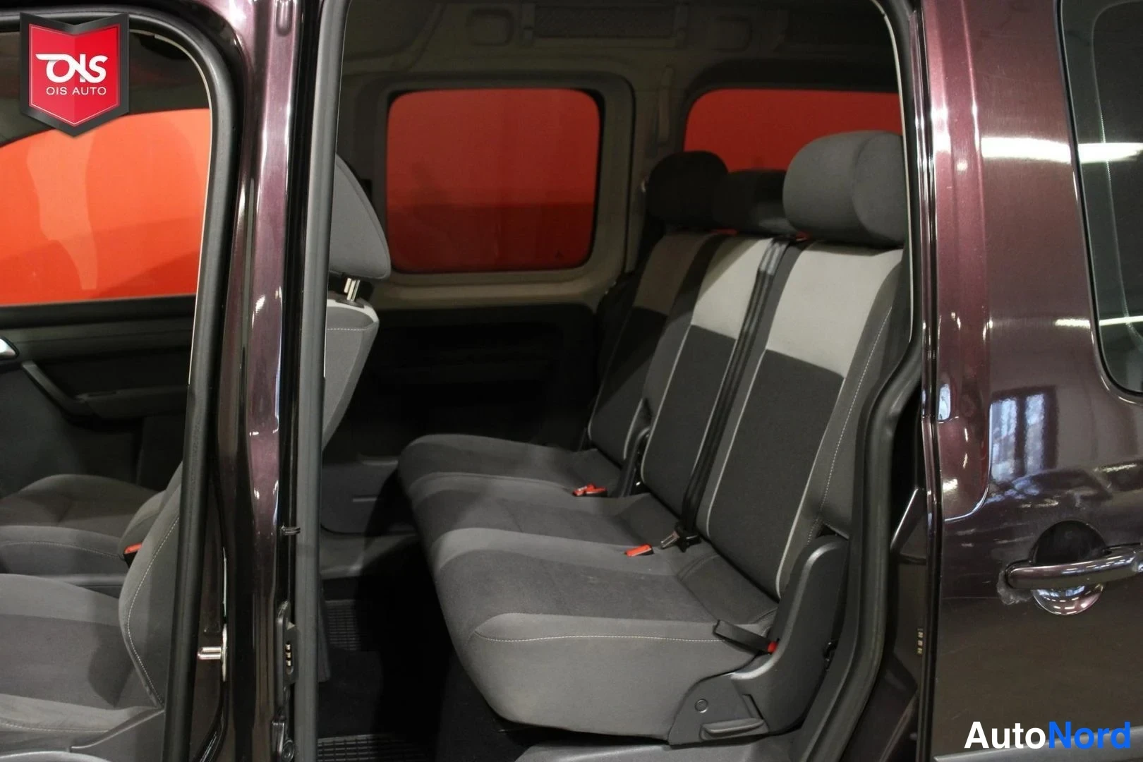 Violetti Volkswagen Caddy 2011, takaistuimet, kuva 18