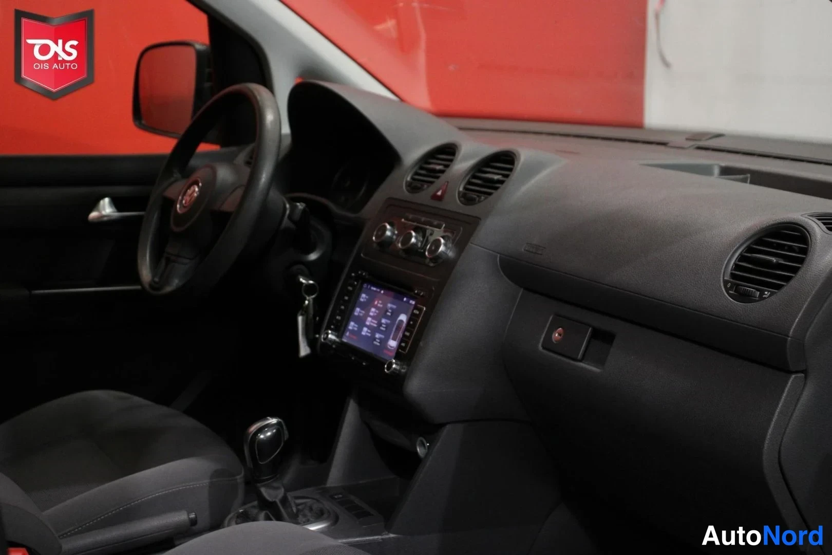 Violetti Volkswagen Caddy 2011, ohjaamo, kuva 9