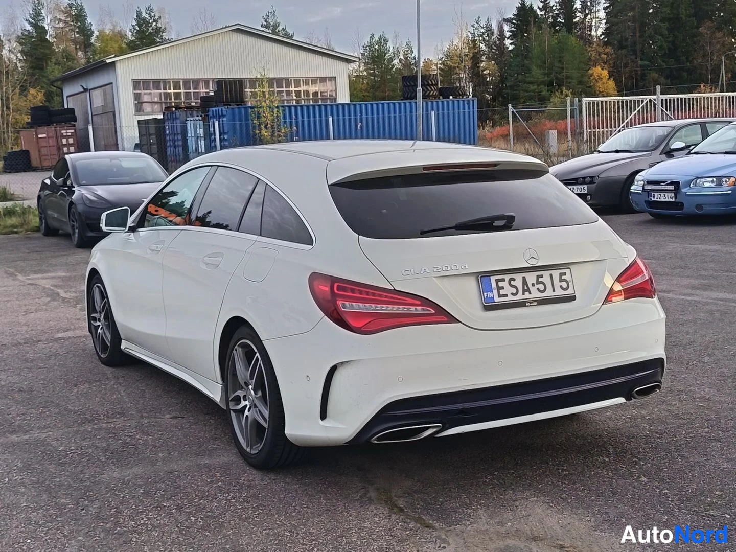 Valkoinen Mercedes-Benz CLA 2017, takaviisto, kuva 3