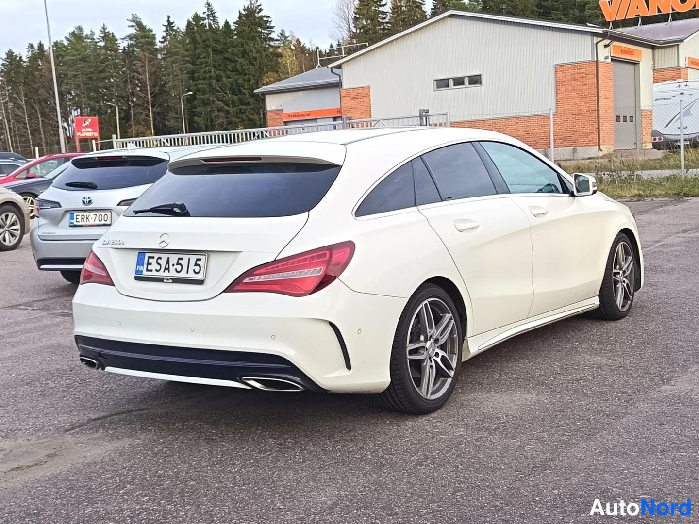 Valkoinen Mercedes-Benz CLA 2017, takaviisto, kuva 4