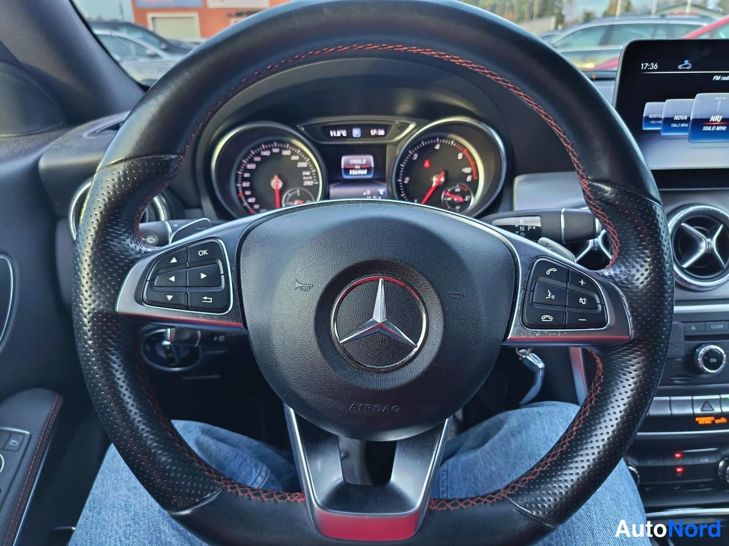Valkoinen Mercedes-Benz CLA 2017, yksityiskohta, kuva 6