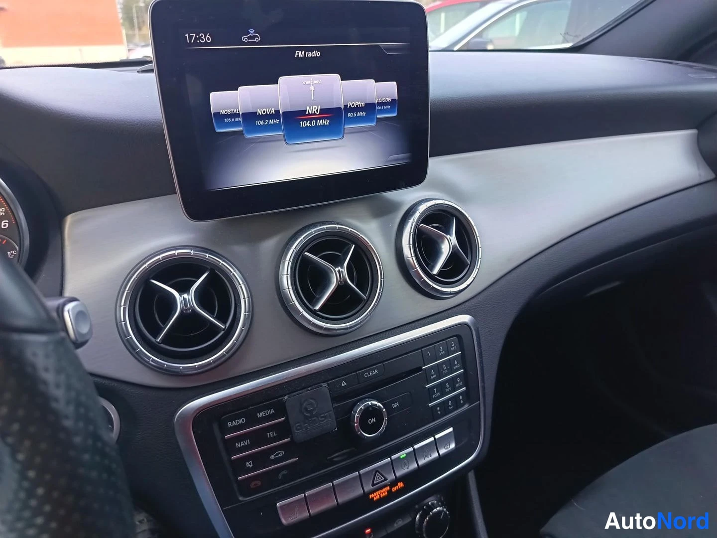 Valkoinen Mercedes-Benz CLA 2017, yksityiskohta, kuva 8
