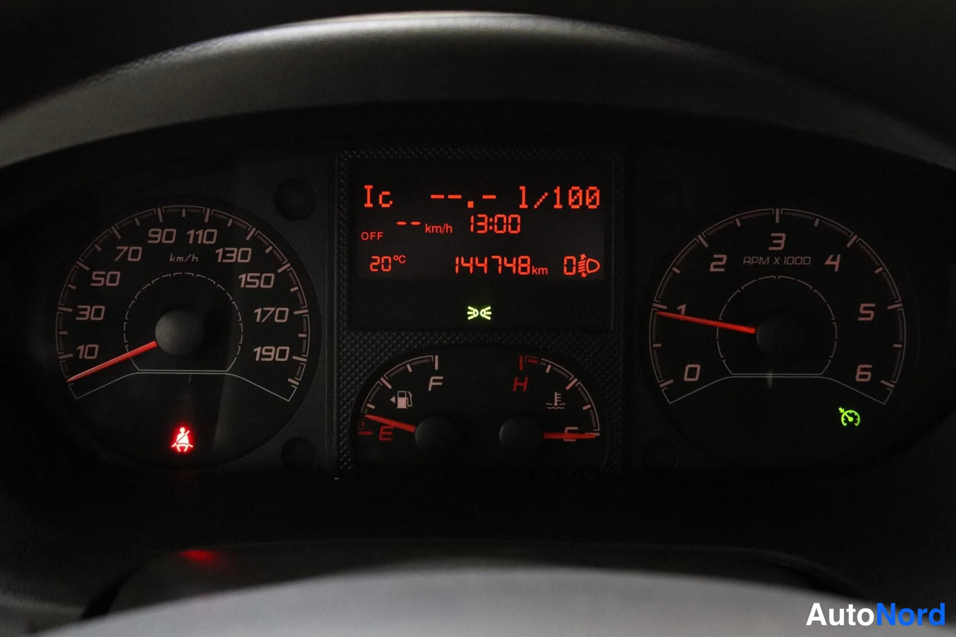Valkoinen Peugeot Boxer 2019, yksityiskohta, kuva 13