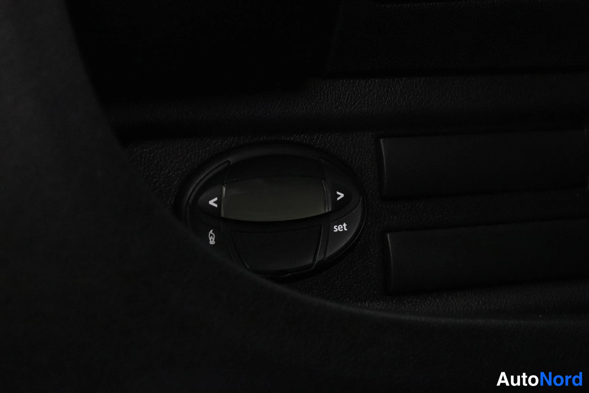 Valkoinen Peugeot Boxer 2019, yksityiskohta, kuva 14
