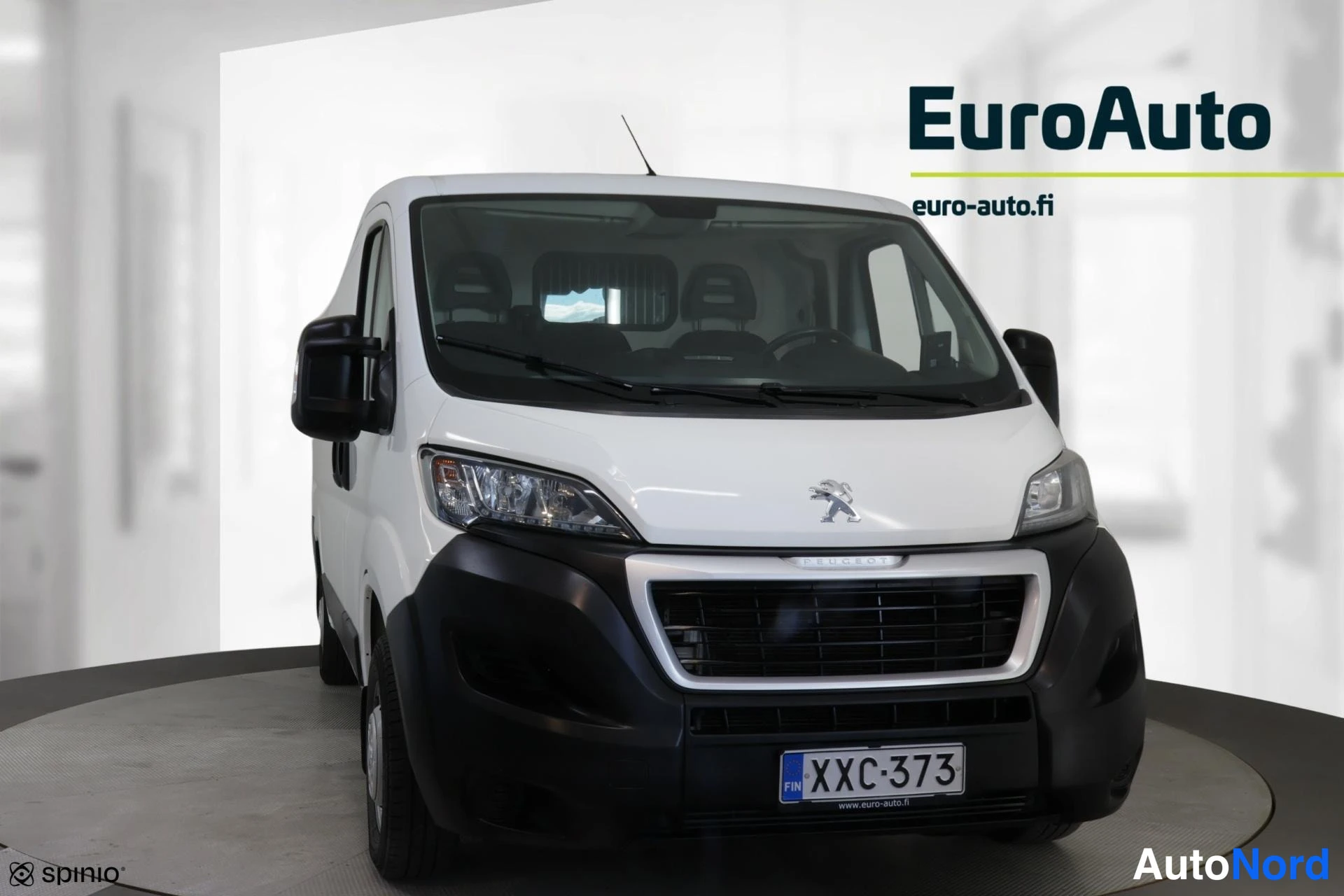 Valkoinen Peugeot Boxer 2019, edestä, kuva 4