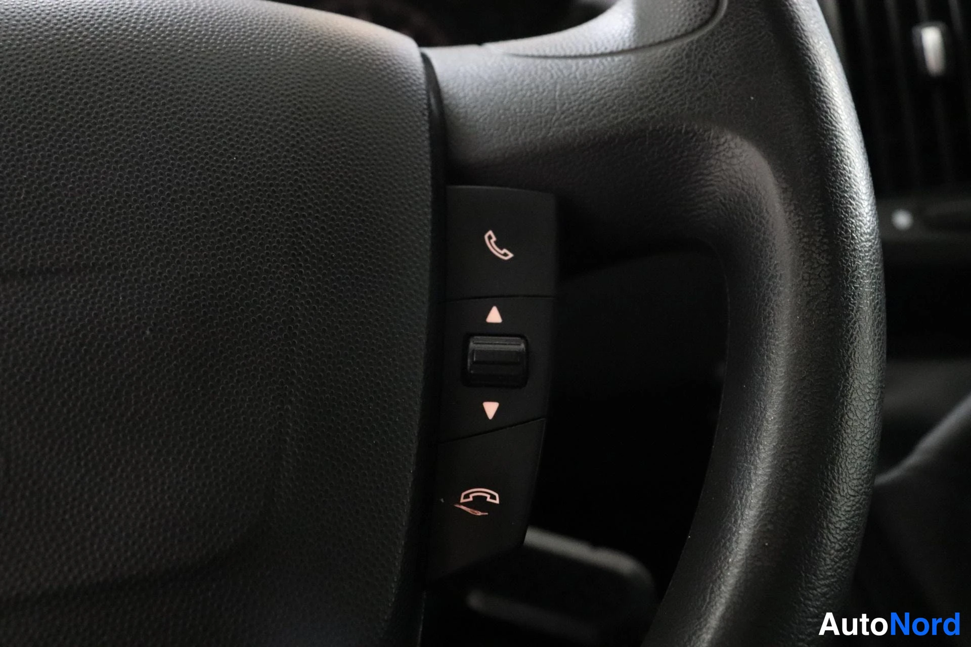 Valkoinen Peugeot Boxer 2019, yksityiskohta, kuva 12