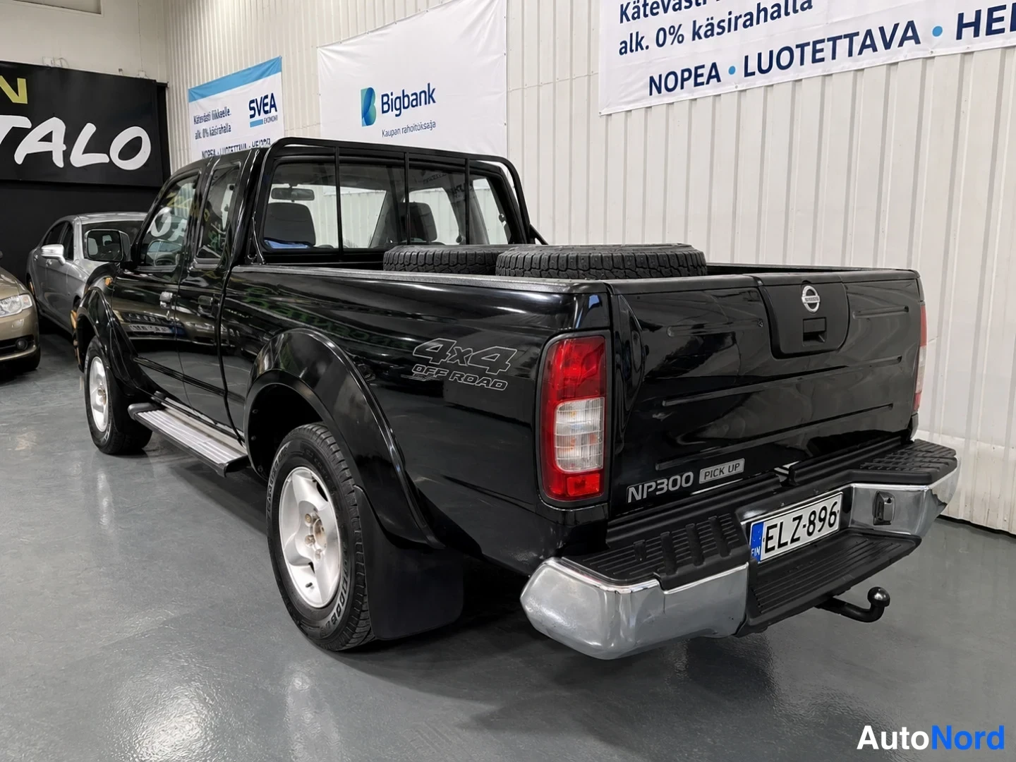 Musta Nissan King Cab 2011, takaviisto, kuva 4