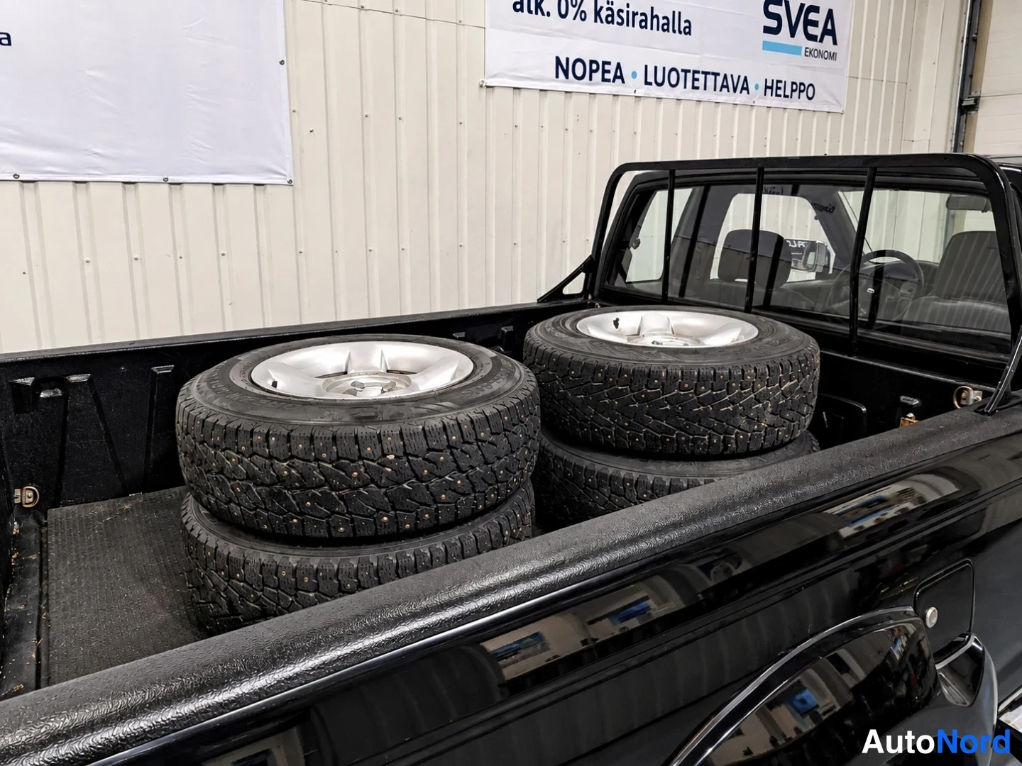 Musta Nissan King Cab 2011, yksityiskohta, kuva 9