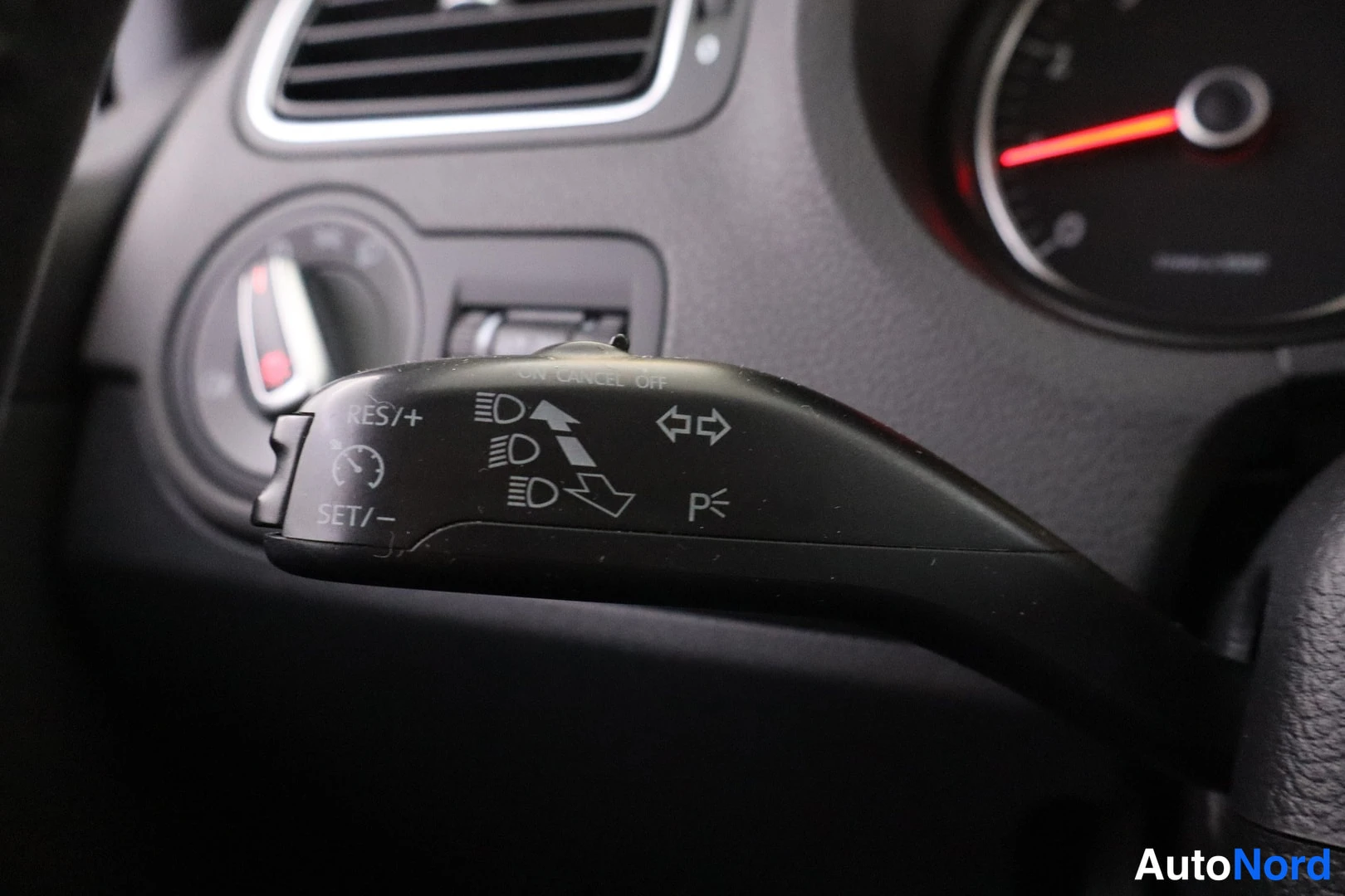 Sininen Volkswagen Polo 2011, yksityiskohta, kuva 14
