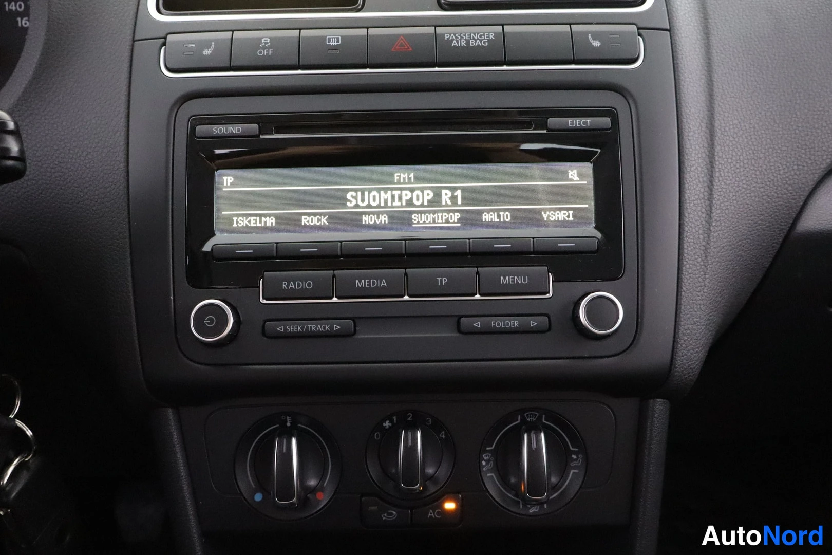 Sininen Volkswagen Polo 2011, yksityiskohta, kuva 15
