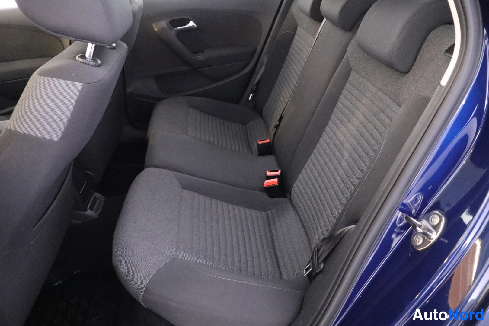 Sininen Volkswagen Polo 2011, yksityiskohta, kuva 19