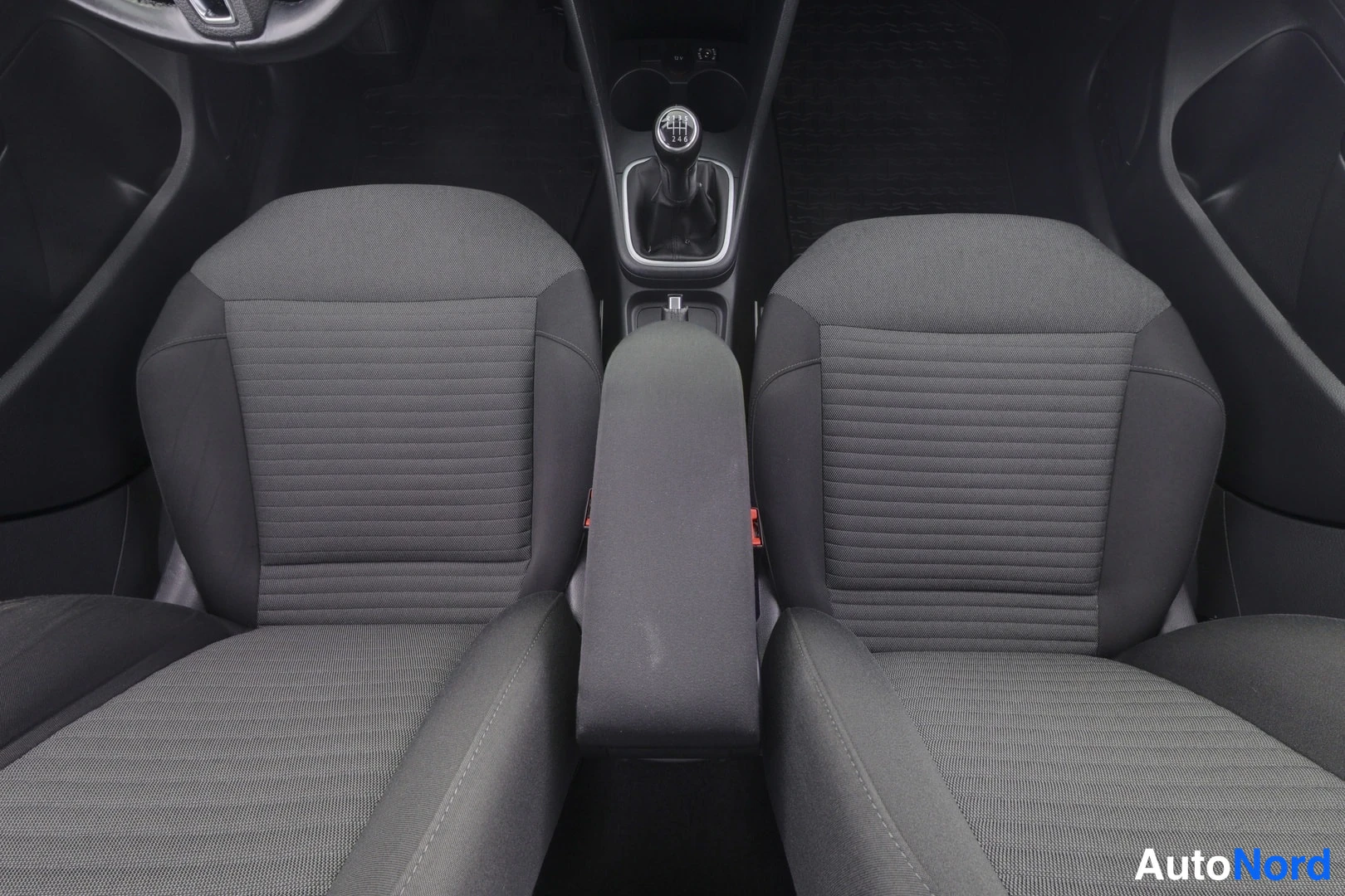 Sininen Volkswagen Polo 2011, etuistuimet, kuva 9