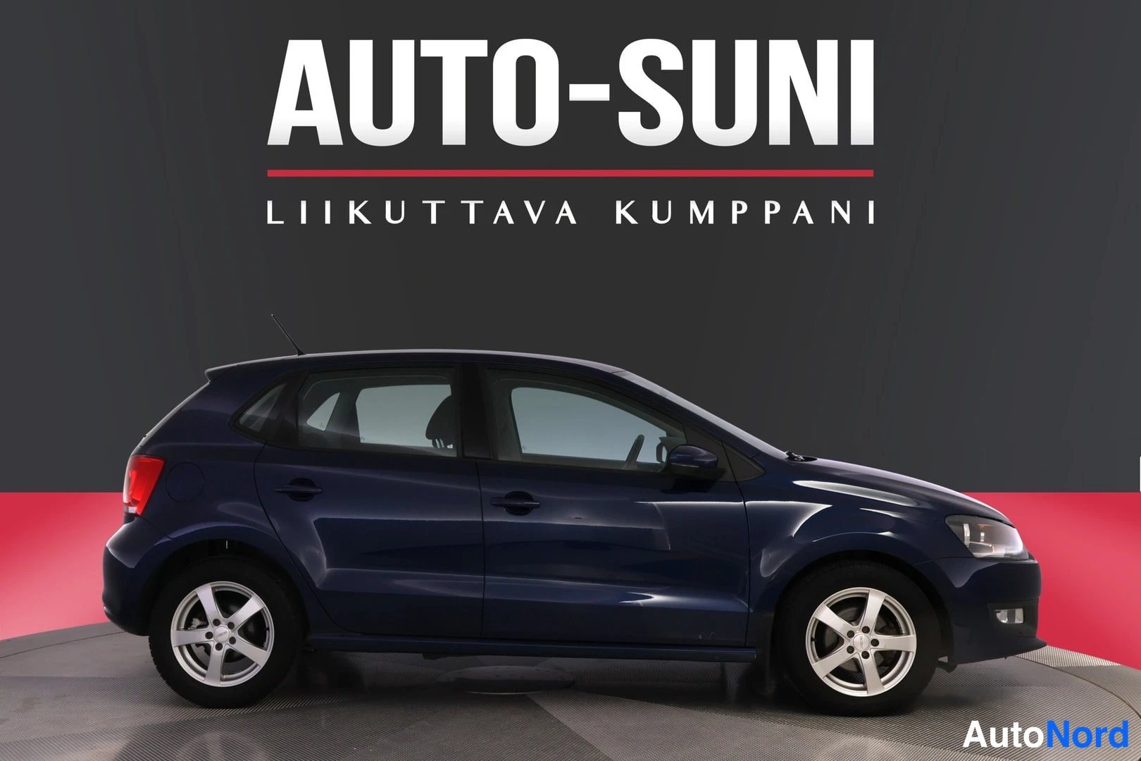 Sininen Volkswagen Polo 2011, etuviisto, keula oikealle, kuva 3