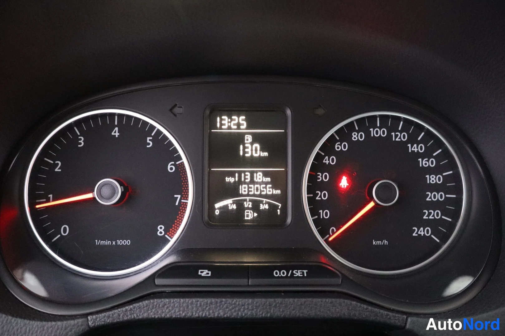 Sininen Volkswagen Polo 2011, yksityiskohta, kuva 12