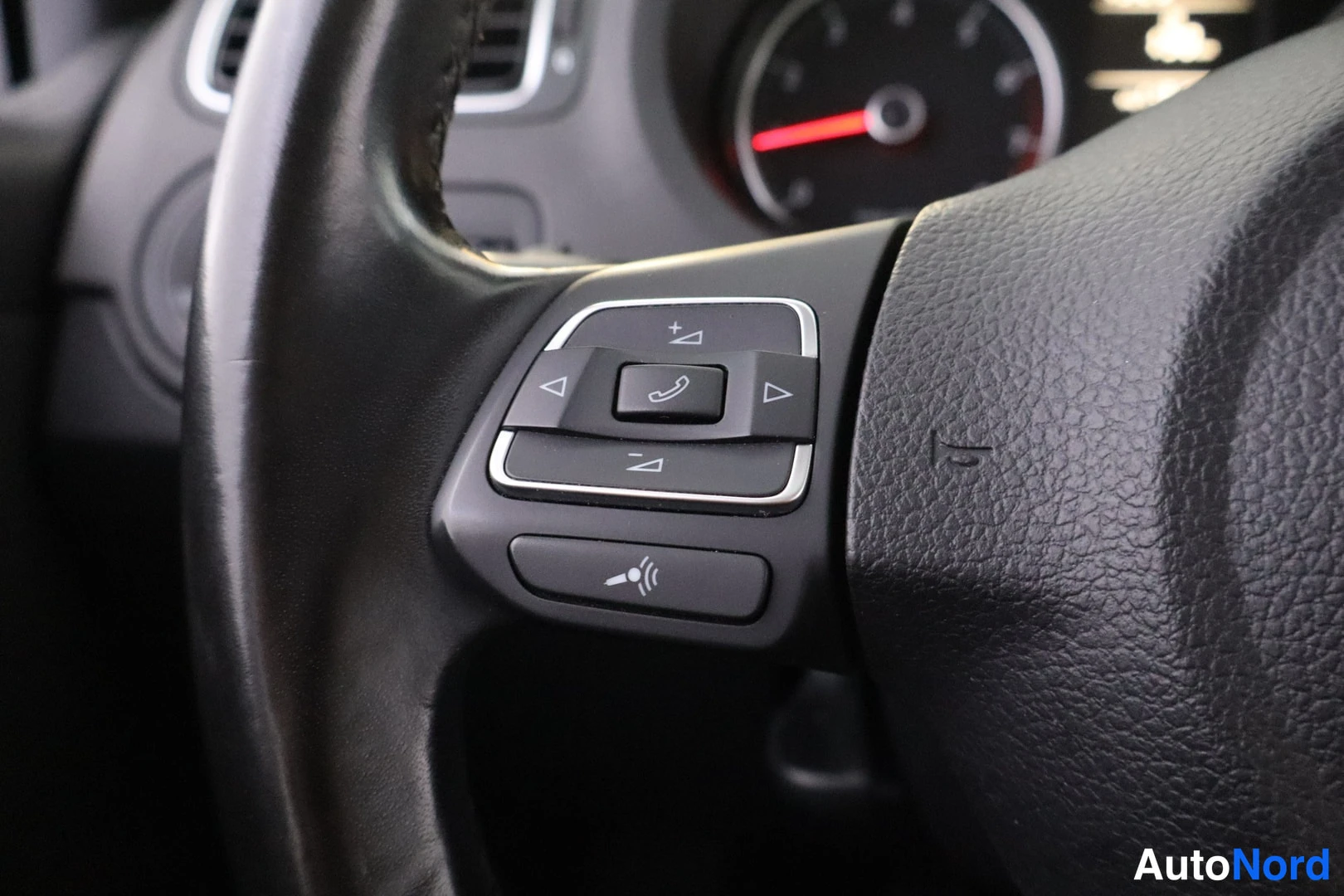 Sininen Volkswagen Polo 2011, yksityiskohta, kuva 13