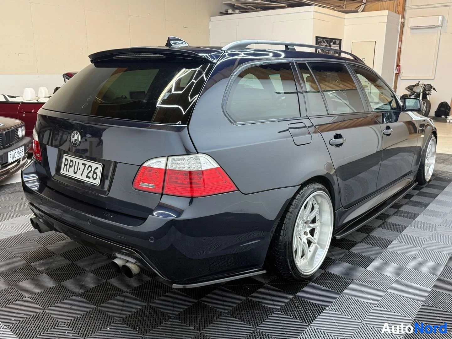 Sininen BMW 535d 2008, takaviisto, kuva 10
