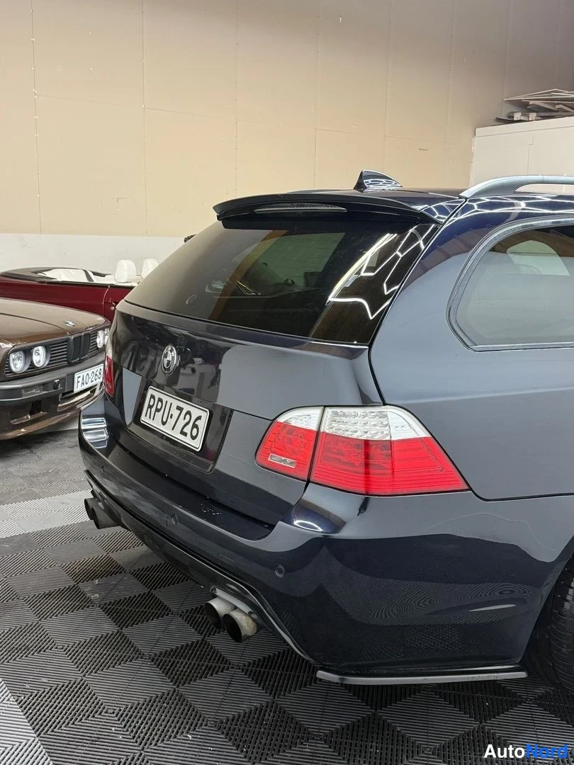 Sininen BMW 535d 2008, takaa, kuva 15