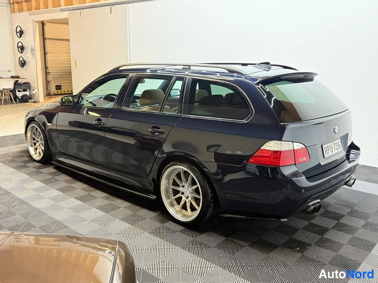 Sininen BMW 535d 2008, takaviisto, kuva 11