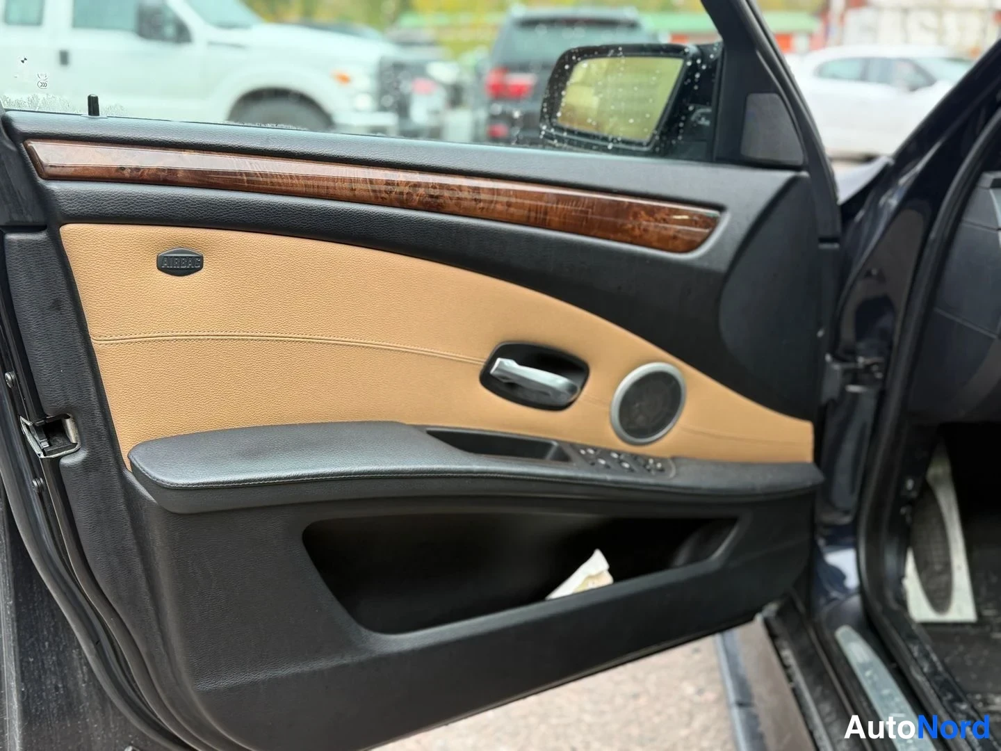 Sininen BMW 535d 2008, yksityiskohta, kuva 33