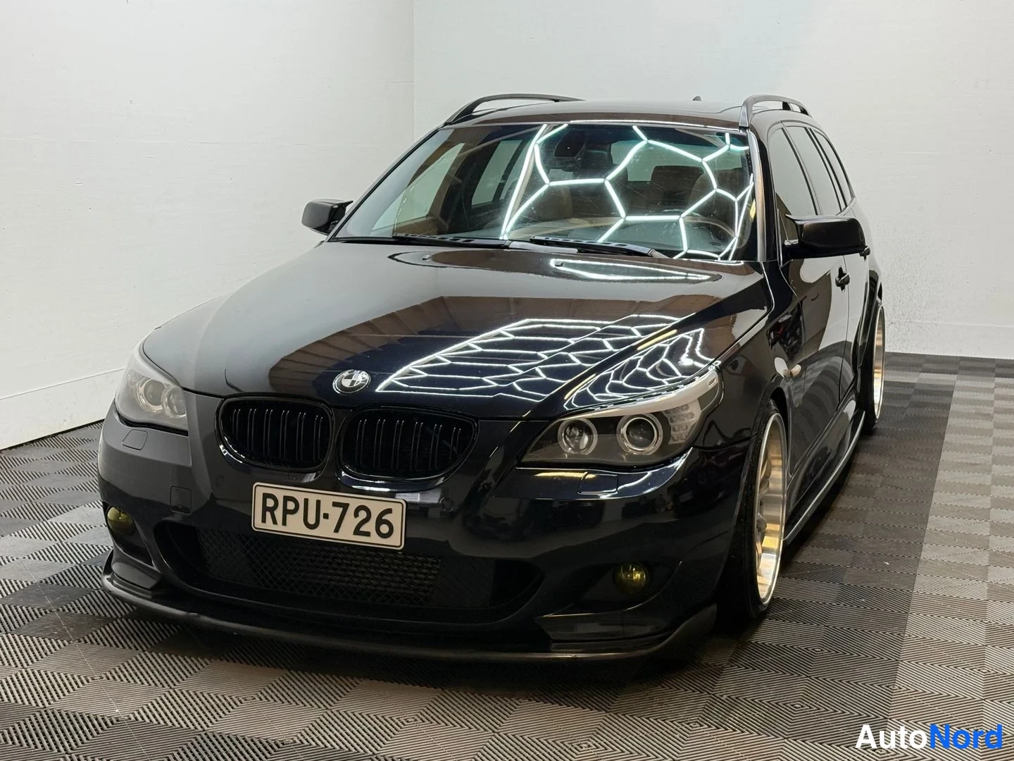 Sininen BMW 535d 2008, etuviisto, keula vasemmalle, kuva 4