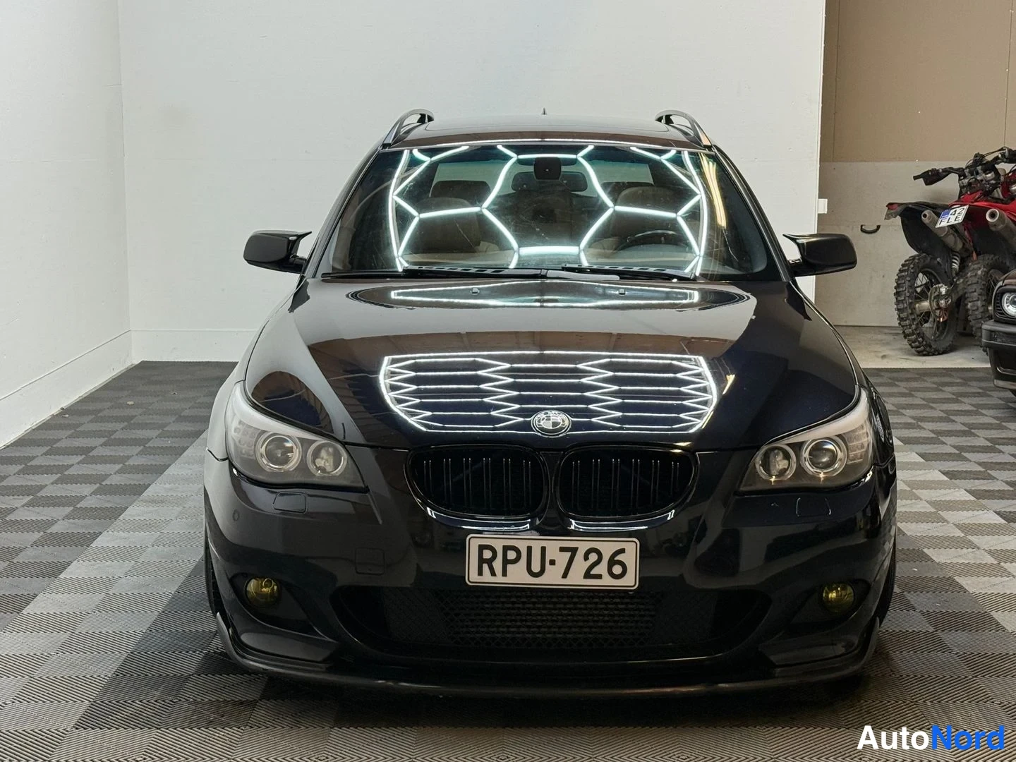 Sininen BMW 535d 2008, etuviisto, keula vasemmalle, kuva 5