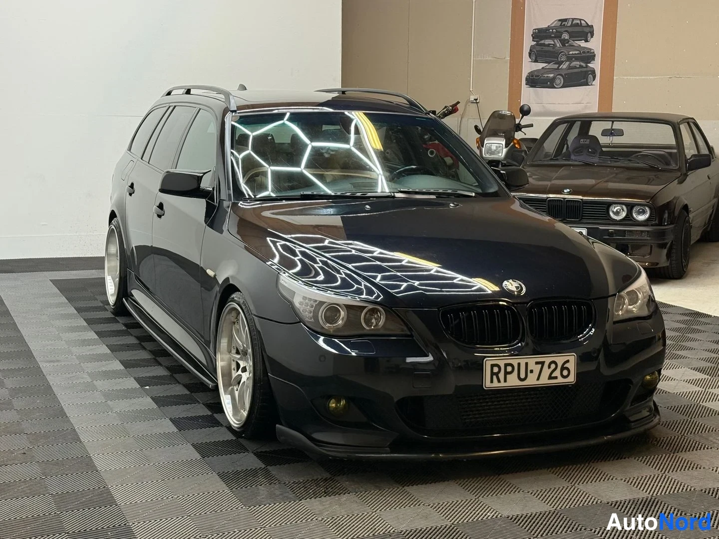 Sininen BMW 535d 2008, etuviisto, keula vasemmalle, kuva 6