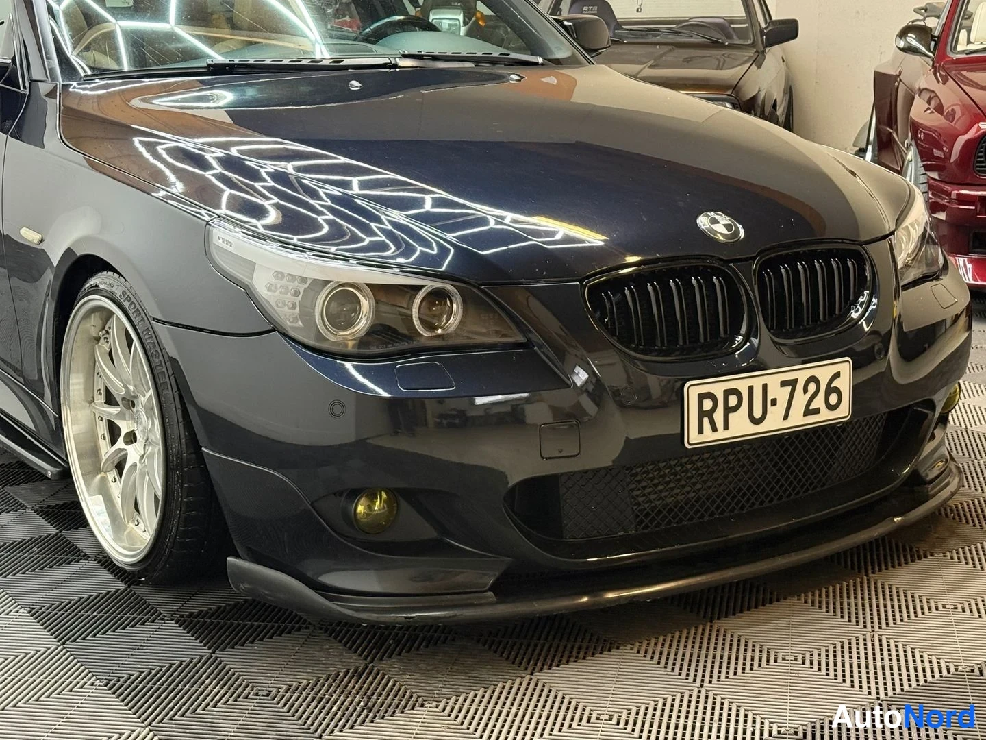 Sininen BMW 535d 2008, etuviisto, keula vasemmalle, kuva 7