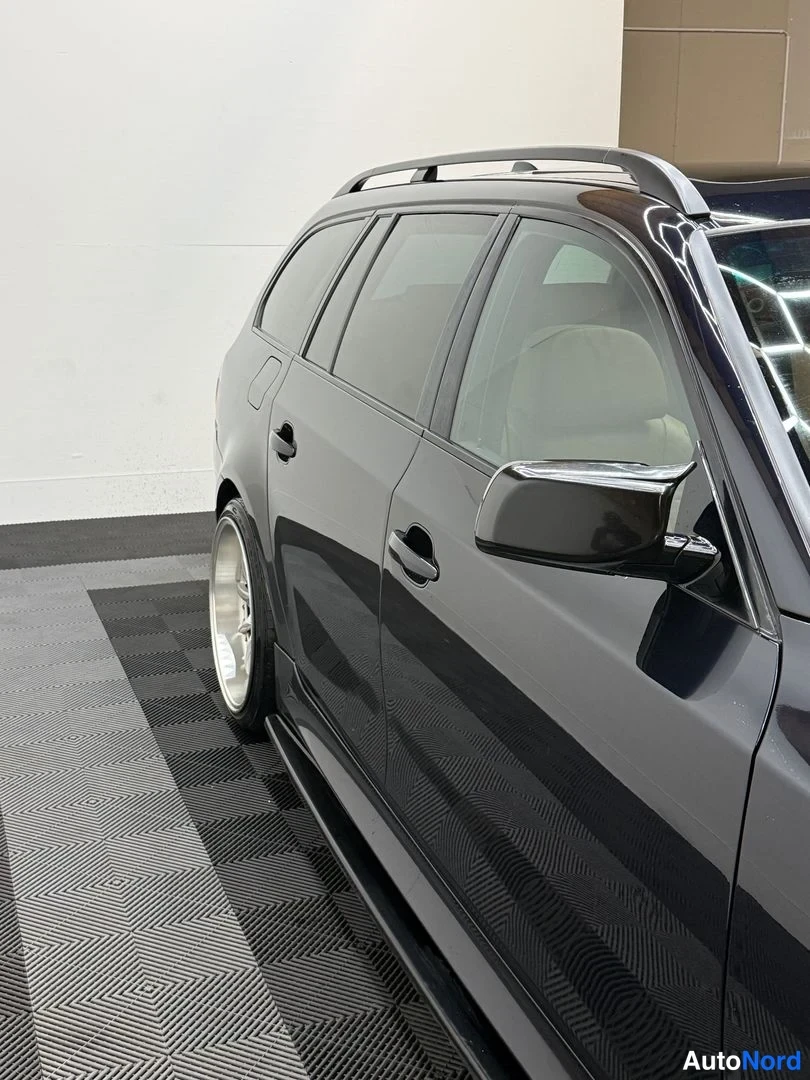 Sininen BMW 535d 2008, sivulta, kuva 9